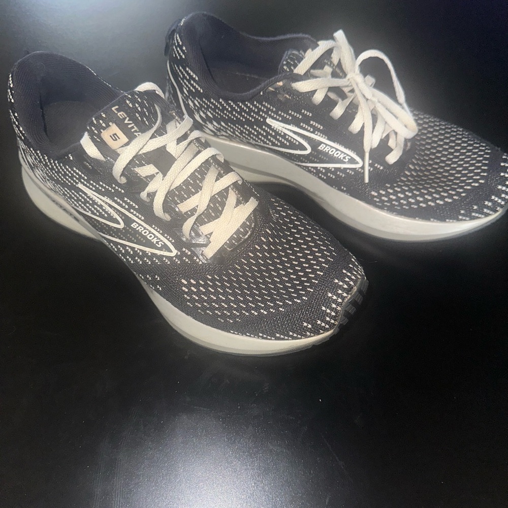 Brooks Black and White Athletic Shoes Mesh Design